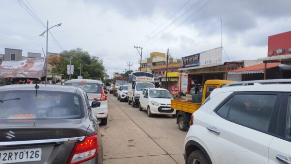 आळंदीत वाहतूक कोंडी…!