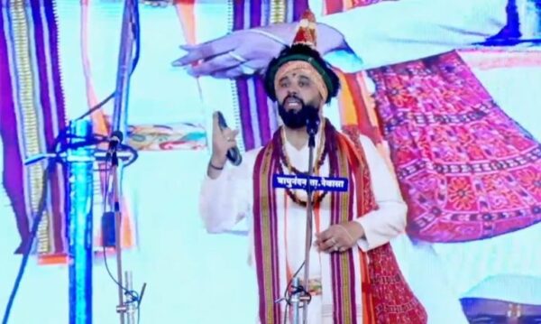 आळंदीत पारंपरिक भारुडातून भक्तीचा झंकार; भावार्थ देखणे यांच्या अध्यात्मिक पेरणीला भाविकांचा उत्स्फूर्त प्रतिसाद