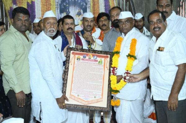 आळंदी भूषण वारकरी पुरस्कार डॉ. नारायण महाराज जाधव यांना प्रदान