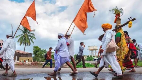पंढरपूरची वारी आणि वारकऱ्यांचा मोक्षमार्ग: अभंग चिंतन